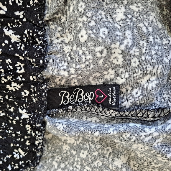 BeBop New Black and White Floral Casual Rayon Waist Tie Pull On Shorts szL - Picture 6 of 7